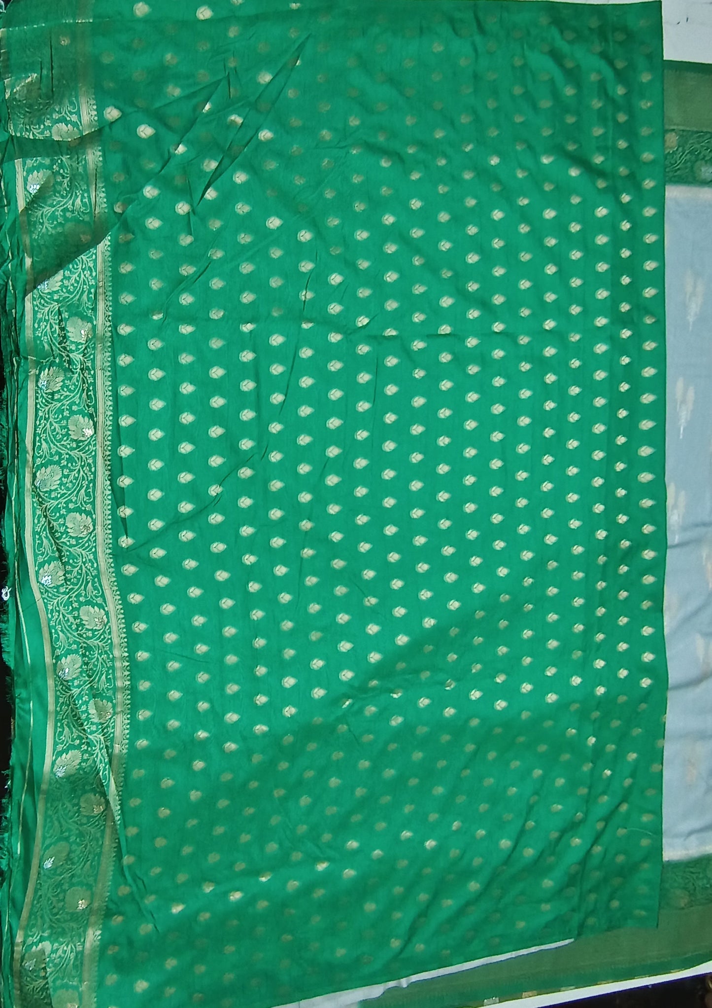 Light gray Dola Gold & Silver Zari sarees (Copy)